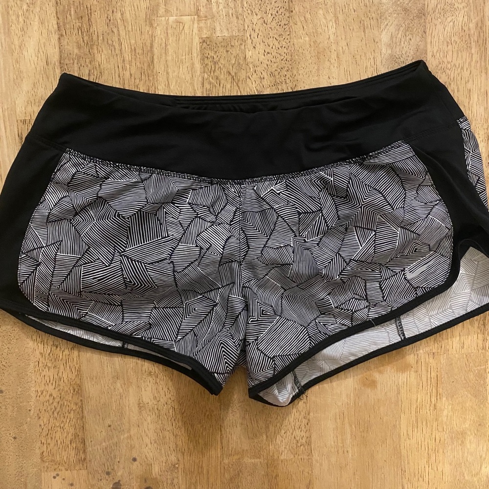 ✔︎ Nike Dri-Fit Crew Running Shorts 3”